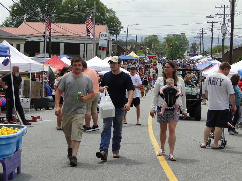 A good crowd turned out to enjoy the day!