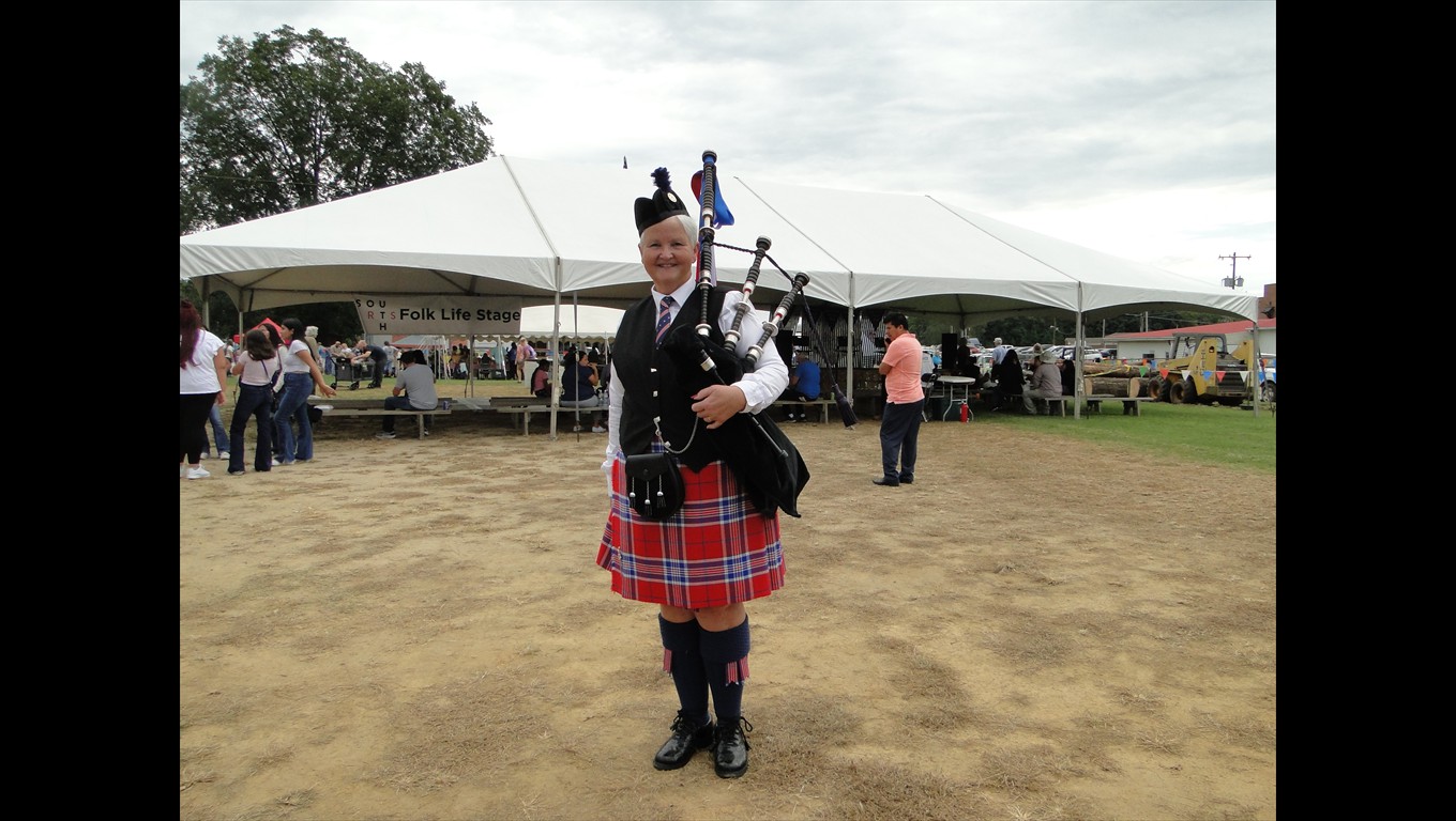 Melanye Brennan, Bagpiper