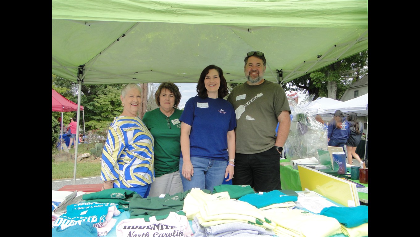 Kay Pace, Karen Walker, Jennifer Herman & Gary Herman in the Information Booth