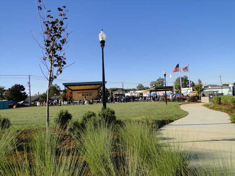 Alexander County Courthouse Park - Located in the center of Taylorsville!