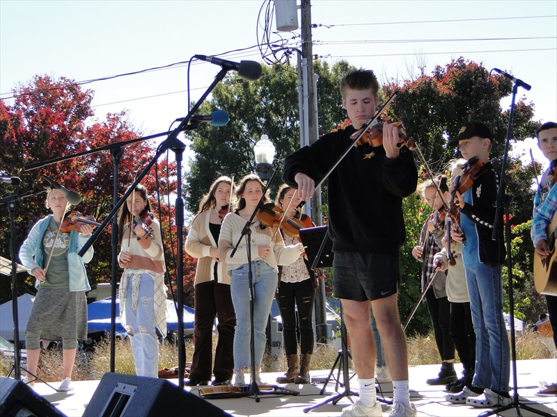 The Rotary Performance Stage - The Studio 3 Fiddlers perform!