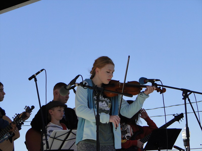 The Rotary Performance Stage - The Studio 3 Fiddlers perform!