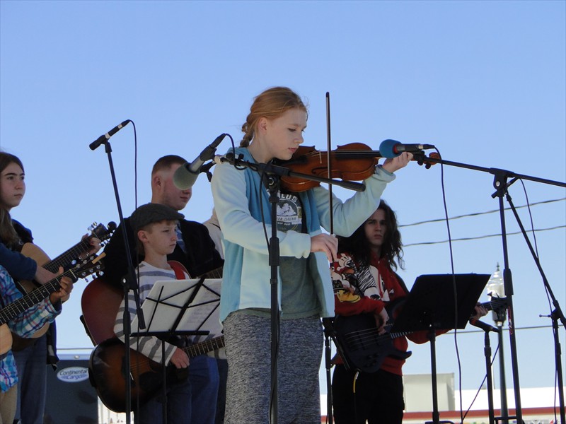 The Rotary Performance Stage - The Studio 3 Fiddlers perform!