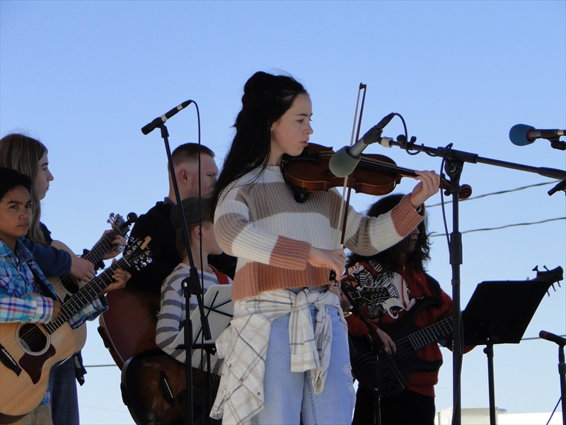 The Rotary Performance Stage - The Studio 3 Fiddlers perform!