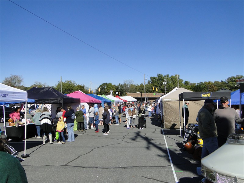 A Huge Number of Visitors enjoying the Festival!