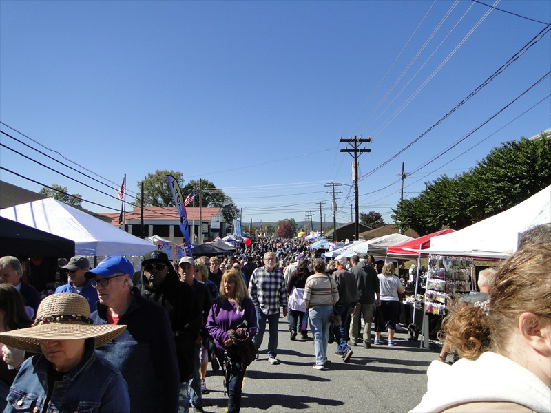 Folks love the Taylorsville Apple Festival!