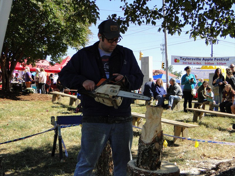 Woodcarving with chainsaw!