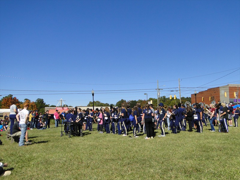 Alexander Central High School Band prepares to perform for the crowd!