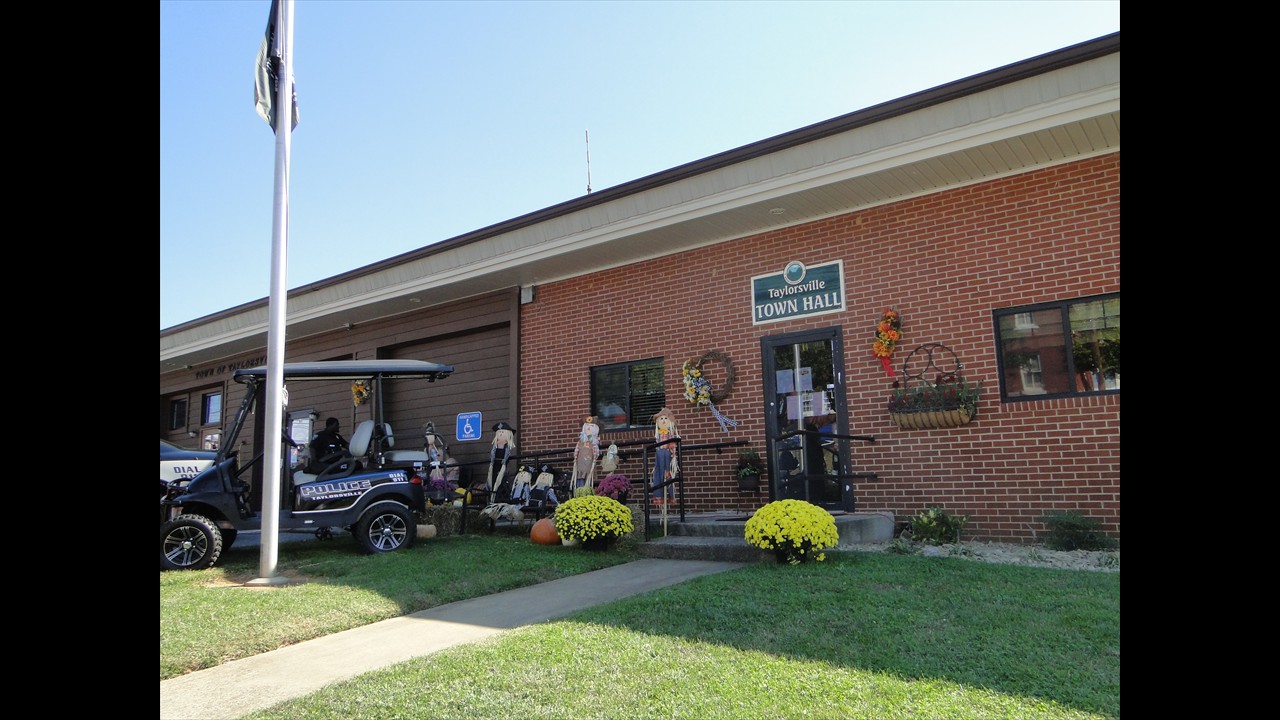Taylorsville Town Hall ready for Fall!
